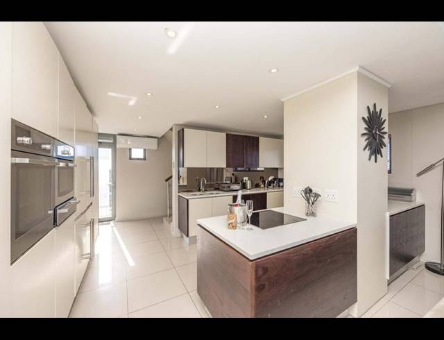 4 BEDROOM APARTMENT FOR SALE IN BLOUBERG BEACHFRONT
